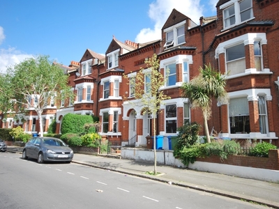 Flat to rent - Holmdene Avenue, London, SE24