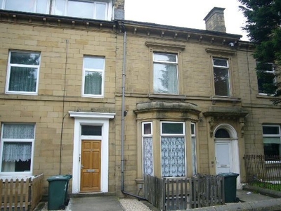 Flat to rent in Otley Road, Undercliffe, Bradford BD3