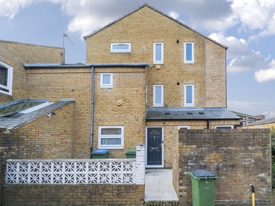 Flat to rent - Red Barracks Road, Woolwich, SE18