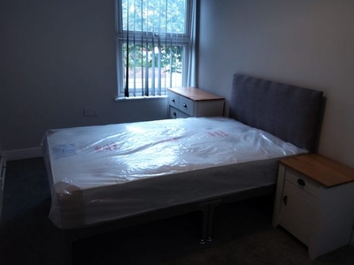 Shared accommodation to rent in Carrhouse Road, Doncaster DN4
