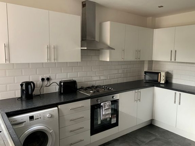 Shared accommodation to rent in Florence Avenue, Doncaster DN4