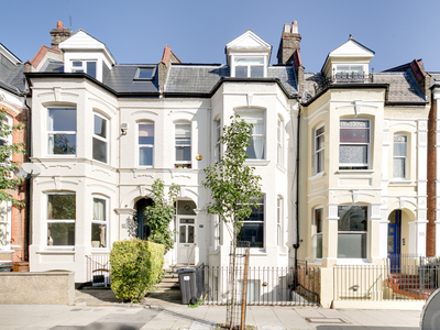 2 bedroom property for sale in Clissold Crescent, London, N16
