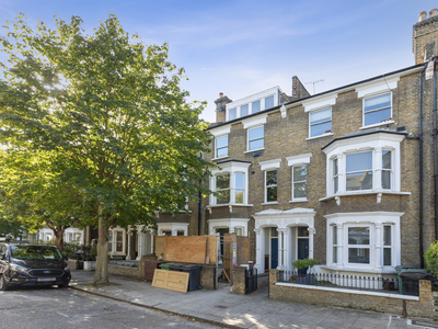 2 bedroom property for sale in Shirlock Road, London, NW3