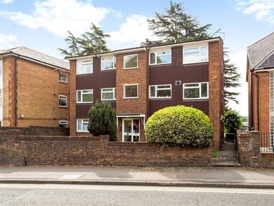 2 bedroom property to let in Rectory Road, Rickmansworth