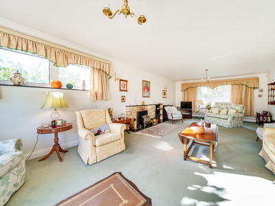 4 bedroom property for sale in Meadway Park, Gerrards Cross, SL9