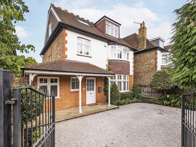 4 bedroom property for sale in Well Lane, LONDON, SW14
