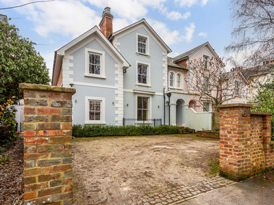 5 bedroom property for sale in Donnington Square, Newbury, RG14