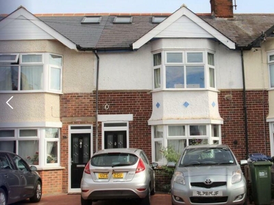 5 bedroom semi-detached house for rent in Cricket Road, Cowley Road, OX4