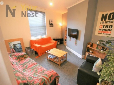 5 bedroom terraced house for rent in Beechwood Terrace, Burley, Leeds, LS4 2NG, LS4