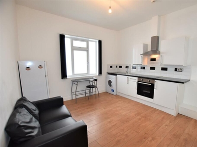Studio flat for rent in York Road, Leicester, LE1