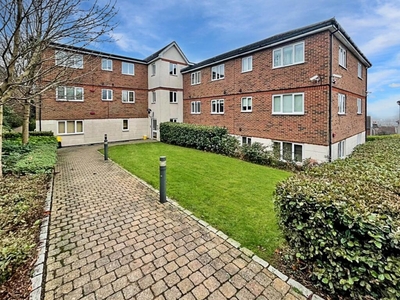 3 bedroom apartment for sale in Treetop Close, Luton, Bedfordshire, LU2 0JZ, LU2