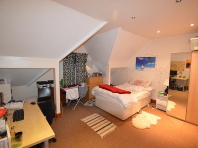 3 Bedroom Apartment Leeds West Yorkshire