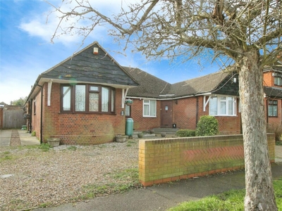 3 bedroom bungalow for sale in Rochford Avenue, Shenfield, Brentwood, Essex, CM15