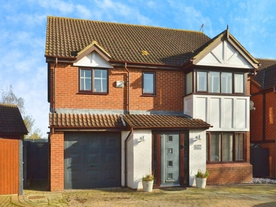 4 bedroom detached house for sale in Paxton Crescent, Shenley Lodge, Milton Keynes, MK5