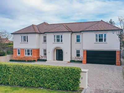5 bedroom detached house for sale in Herington Grove, Hutton Mount, Brentwood, Essex, CM13