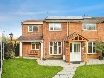 4 bedroom end of terrace house for sale in Kinross Avenue, LEICESTER, Leicestershire, LE5