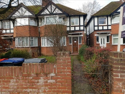 5 bedroom semi-detached house for rent in Clifton Gardens, Canterbury, CT2