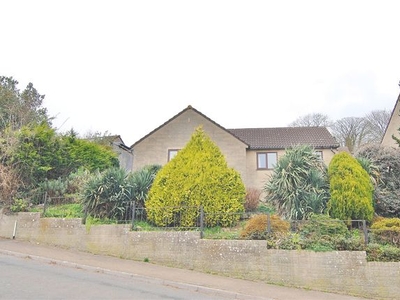 Bungalow to rent in Hillier Close, Stroud, Gloucestershire GL5
