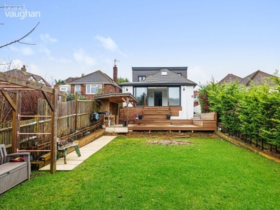 Bungalow to rent in Windsor Close, Hove, East Sussex BN3
