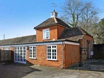 Country house to rent in Hammersley Lane, Penn, Buckinghamshire HP10