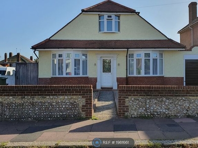 Detached house to rent in Ladydell Road, Worthing BN11