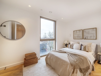 Dudden Hill, London, Nw10 - 3 bedroom apartment