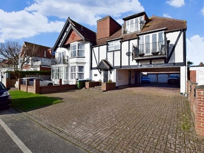 Flat to rent in 3 Eversley Court, 18 Aldwick Avenue, Bognor Regis, West Sussex PO21