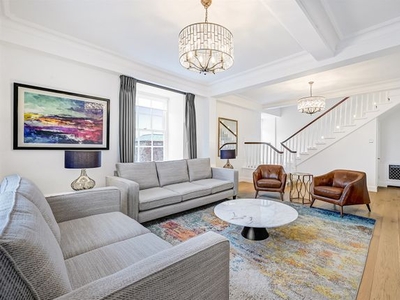 Flat to rent in Flat 40, 35- 37 Grosvenor Square, London W1K
