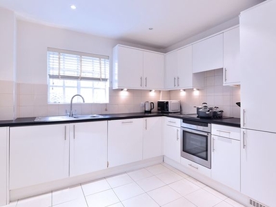 Flat to rent in Fulham Road, London SW3