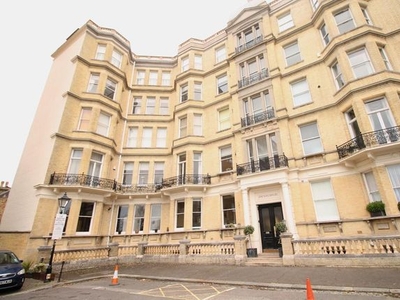 Flat to rent in Grand Avenue Mansions, Hove, East Sussex BN3