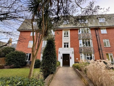Flat to rent in Overcliff Mansions, Manor Road, Bournemouth BH1