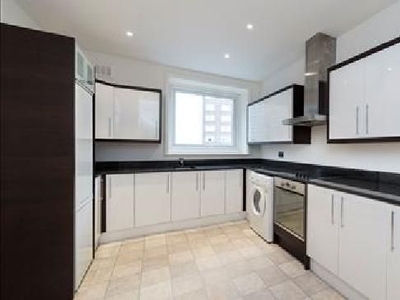 Flat to rent in Park Road, St Johns Wood, London NW8