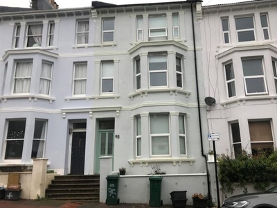 Flat to rent in Roundhill Crescent, Brighton BN2