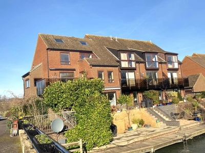 Flat to rent in Temple Mill Island, Marlow SL7