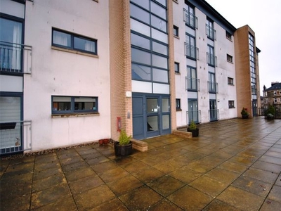 Flat to rent in White Cart Court, Shawlands, Glasgow G43