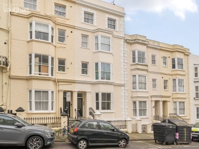 Flat to rent in York Road, Hove, East Sussex BN3