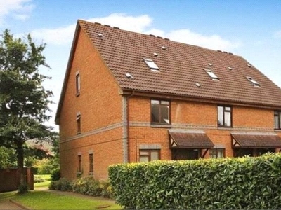 Maisonette to rent in Lawrence Close, Guildford, Surrey GU4