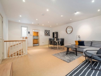 Mews house to rent in Kensington Gardens Square, Westbourne Park W2