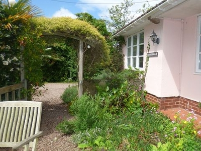 Room to rent in Elm Grove Road, Topsham, Exeter EX3