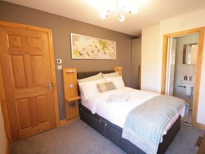 Room to rent in Gainsborough Road, Crewe CW2