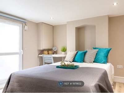 Room to rent in St. Pauls Road, Cheltenham GL50
