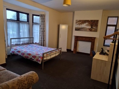 Shared accommodation to rent in Park Road East, Wolverhampton WV1