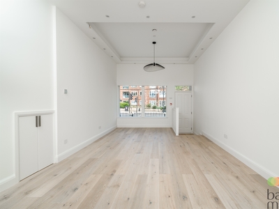 Shepherds Bush Road, London, W6 - 3 bedroom apartment