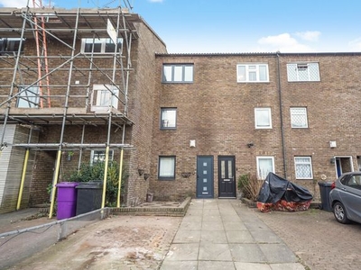 Terraced house to rent in Brick Lane, London E2