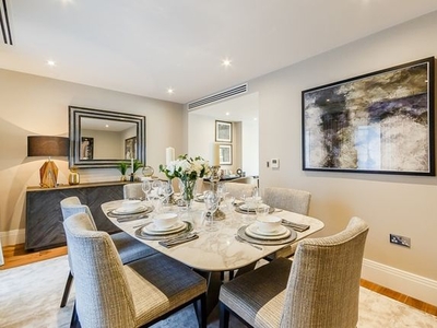 Town house for sale in Rainville Road, Hammersmith W6