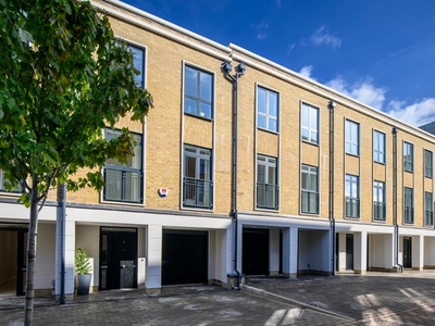 Town house for sale in Royal Terrace, Knights Quarter, Winchester SO22