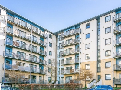 2 bed fifth floor flat for sale in Peffermill