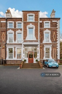 2 bedroom flat for rent in Croxteth Road, Liverpool, L8