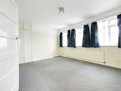 3 Bedroom Flat For Rent In Ridge Avenue, London