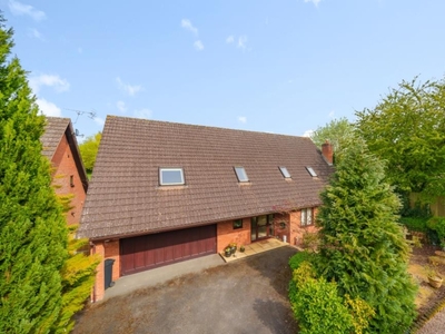 4 Bed Bungalow For Sale in Pembridge, Herefordshire, HR6 - 4953075